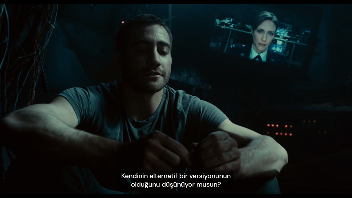 Another Earth, Coherence, Interstellar, Groundhog Day, Mr. Nobody ya da The Butterfly Effect'i beğenenler, senaryosunu Ben Ripley'in yazdığı Source Code'u sever. 🎥Duncan Jones. + Jake Gyllenhaal'ın performansı çok iyi.