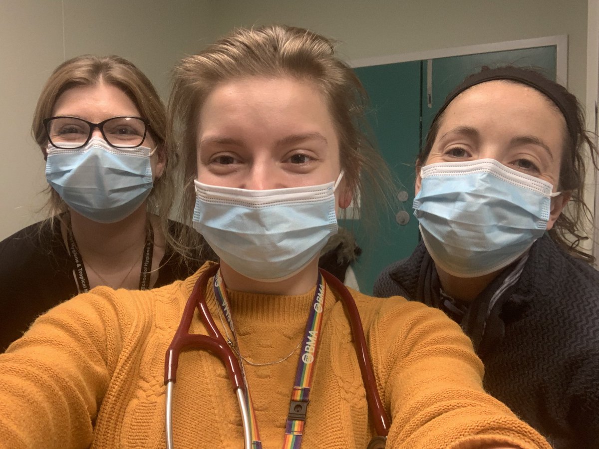 nikkismallcombe's tweet photo. Last day working with these queens on Topaz as the foundation trainees rotate ! 💔 #ladydocs #teamtopaz @NorthMidNHS https://t.co/mjl09S26PI