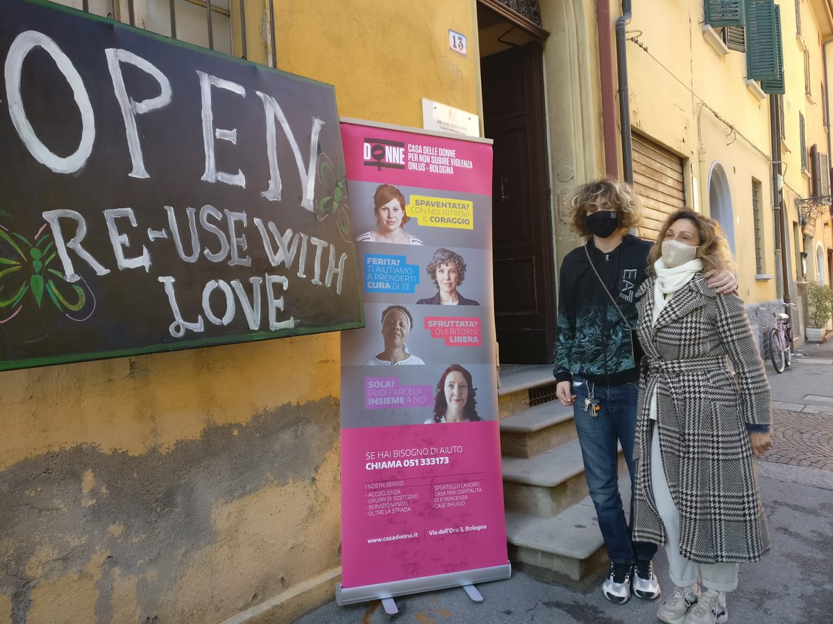 Resuse with love. Aperto il fine settimana per la Casa delle donne