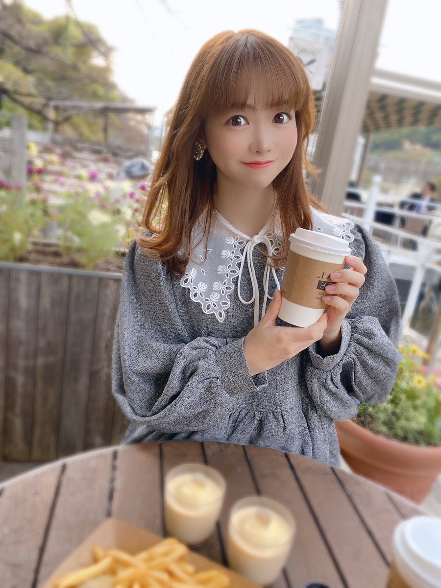 haruna6haruna's tweet photo. みんな〜おはよう🌈ハルナンデス先生の朝のあいさつ運動はじめるよー！今日もいくでー！「起きてるひと、まだネムネムのひと手ーあげて！」はーい🙋
#朝のあいさつ運動
#RT希望 #ハルナンデスを広めるンデス
ランチカフェデート🕊🤍
朝は大好きなビーフシチューです🍛今日はZepp Tokyoで会おうね〜！ https://t.co/oMSaG8pGpI