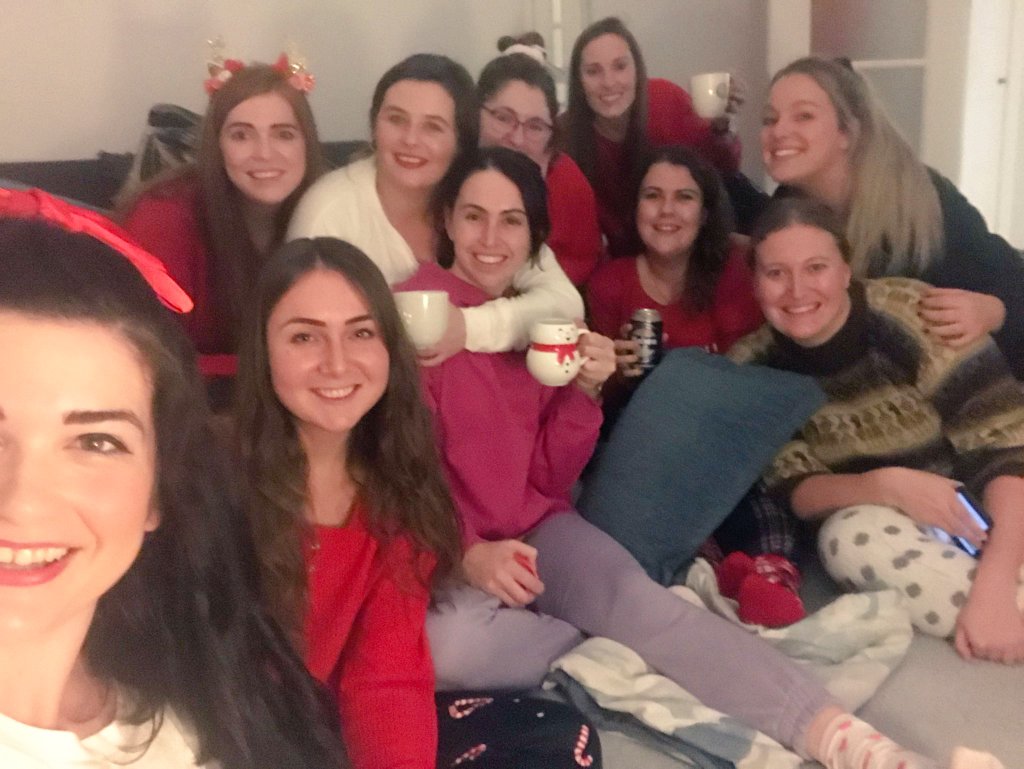 Harps Ladies keeping  traditions alive in Madrid watching the #latelatetoyshow