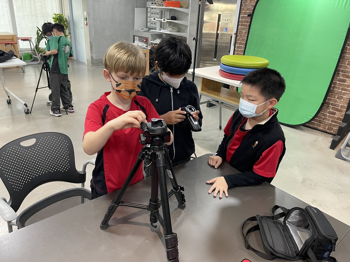Ss figuring out the parts and purposes of camera tripods. #rchkpyp #rchkrdc