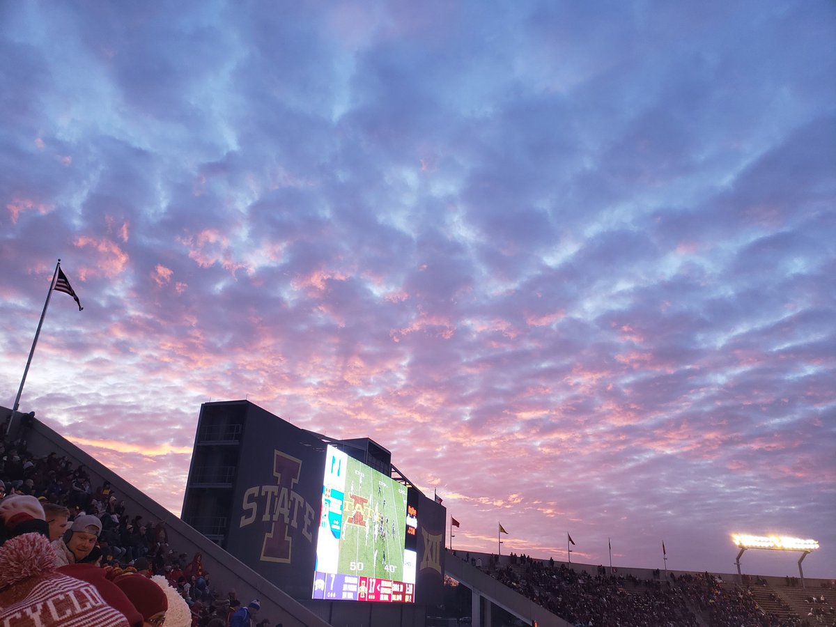 guy4cy's tweet image. Beautiful November night at the Jack to honor these amazing seniors and see @BreeceH make history ❤💛❤💛 #CyclONEnation