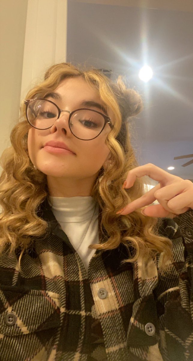 Brezzycakess's tweet photo. i felt very cute this thanksgiving https://t.co/FCAgAwGW2p