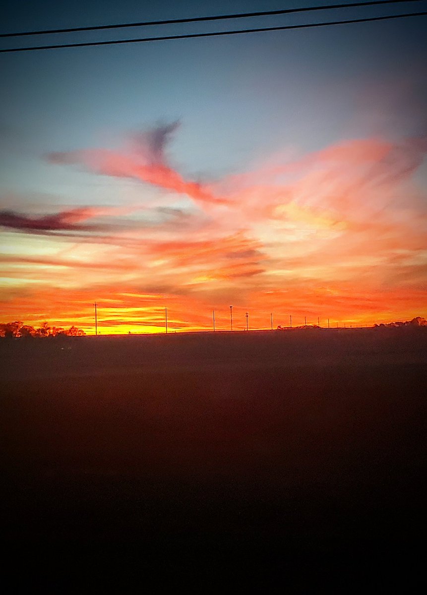 Aterrypaints's tweet photo. sunset 
#sunset #sunsetphotography #photography #PhotoOfTheDay #PhotoFriday #FridayVibes #sky 
#art #artist #artwork #PHOTOS https://t.co/a1eyyNYLKo