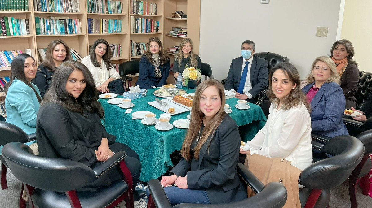 PakinToronto's tweet photo. CG Abdul Hameed received the delegation of LadiesFund today and hoped that successful Pakistan origin women professionals in Canada would help their counterparts in Pakistan by sharing best practices, experiences and strategies for achieving targets in their respective fields. https://t.co/Yrpz9GTZJ0