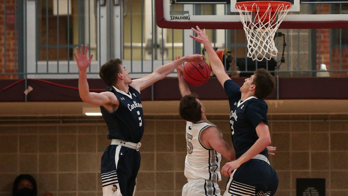 .<a href="/carletonmbball/">Carleton Men’s Basketball</a> opened its post-Thanksgiving slate w/ a 72-65 win over Southwestern (TX). Alex Battist (far left) &amp; Jeremy Beckler (far right) had 18 &amp; 16 points, respectively. The Knights held the Pirates to 29% shooting in the 2nd half.
Recap: ow.ly/jixO50GXtzi
#d3hoops