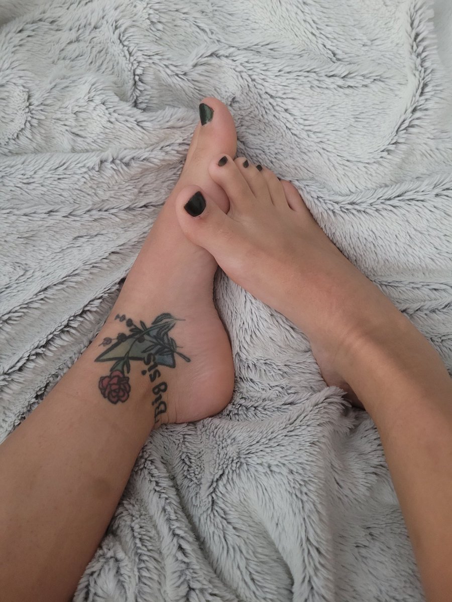 Slutdesperate69's tweet photo. For anyone out there who has a foot fetish, this is for you. 

#FootBang #feetworshi̇p #footjop #tattoo #pedicure https://t.co/C5BuJJhMzb