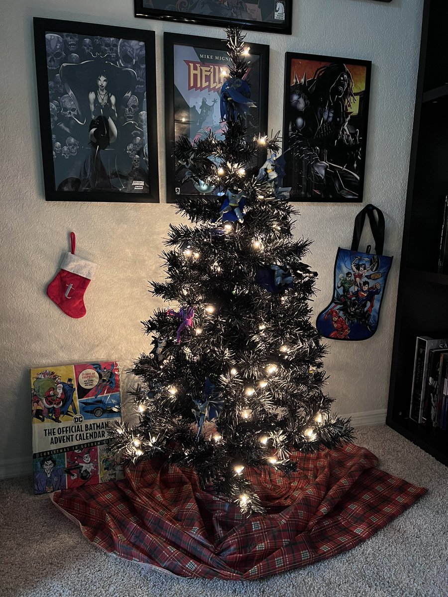 JnthnHdrck's tweet photo. Francesca and I put up the Batman Christmas tree today!
🦇🎄💚
#BatTree #BatMas https://t.co/TGfXtxf51K