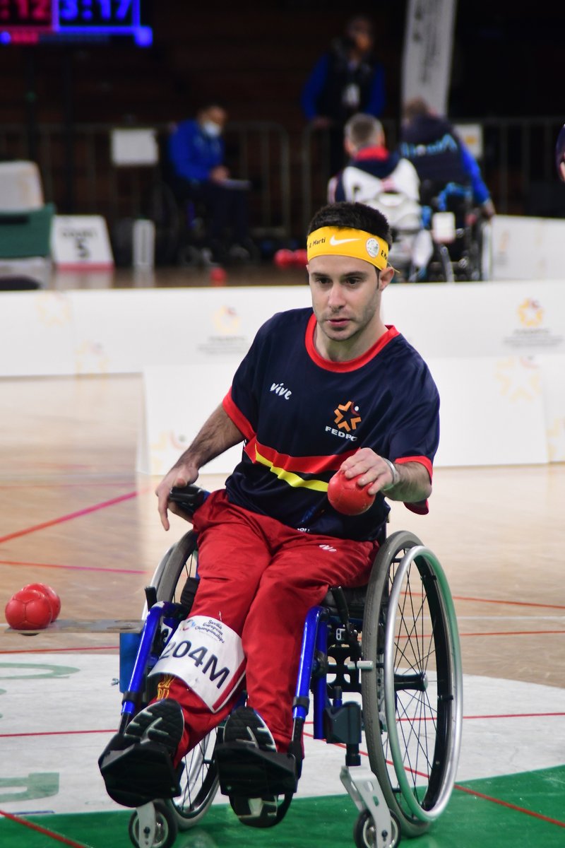 _FEDPC_'s tweet photo. 📢 Europeo de boccia en Sevilla 🔵🔴⚪️ Dos españoles ya están en las rondas eliminatorias. Raúl Martí y Wafid Boucherit logran su pase y hay cuatro jugadores pendientes de sus partidos de este sábado

📰 La crónica de la jornada en el siguiente enlace 👇
https://t.co/ExFTl276Q4 https://t.co/JPTUVEchEg