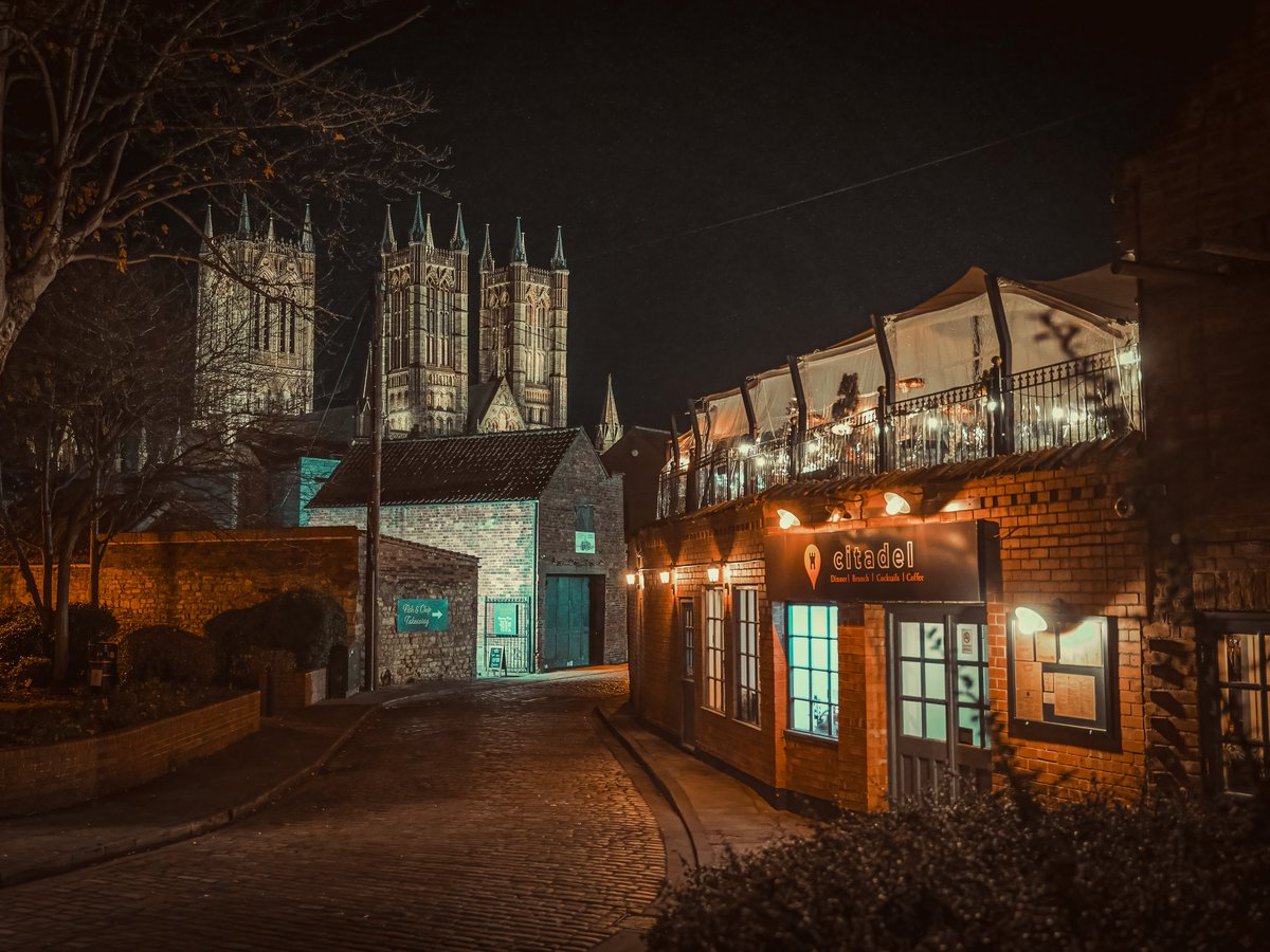 St Paul's Lane, Lincoln #visitlincoln #lovelincoln #cobbles #nightscape #evening #sonyalpha #thephotohour