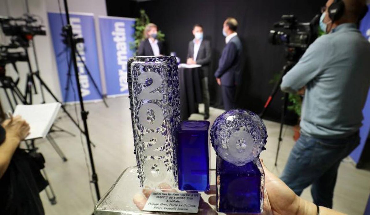 NiceMatinEco's tweet photo. 10 entreprises varoises seront récompensées demain soir au Palais du commerce et de la mer de Toulon à l'occasion des #TopTrophées2021 
Un partenariat @CCIduVar @UPV83 @NiceMatinEco @GroupeNiceMatin 

https://t.co/ROJOWjOias https://t.co/hSuDw8dWhN