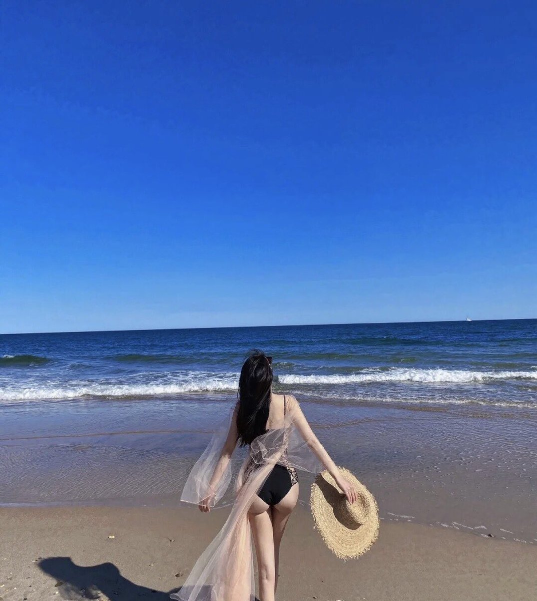 luck415286's tweet photo. The beach is another happy day. https://t.co/E1Y0x0sw7D