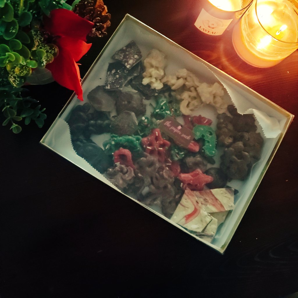 thepapersack's tweet photo. something sweet for the fam! the holiday box is back and loaded! 
enjoy free shipping on orders over $50 with code MERRY! 
https://t.co/luvhQ7nDWT https://t.co/MWGpSxaWgy