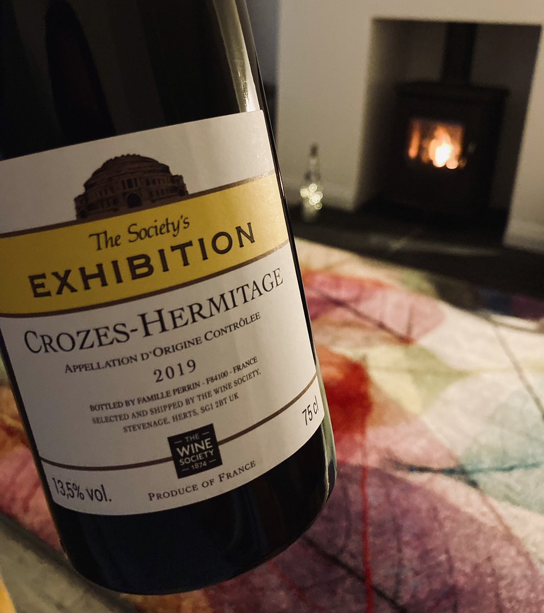We’re away for a few days but Friday fajitas have still made an appearance. 
This 2019 Exhibition Croze-Hermitage is delicious. Great with the fajita spice &amp; a delight a drink. Punches well above its £13.50 - a bargain from <a href="/TheWineSociety/">The Wine Society</a>
#winelover #drinkbetterwine #rhone