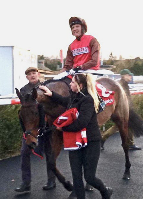 amajox's tweet photo. Congratulations #champ @amajox #DavidMaxwell WINS @Ladbrokes Hurdle #DolphinSquare @PJHobbs1 @NewburyRacing in thrilling finish and survives #StewardsEnquiry  #14ran What a ride! #topride #topjock 🏆👏👌👏👏👏 https://t.co/MY7hPEgAet