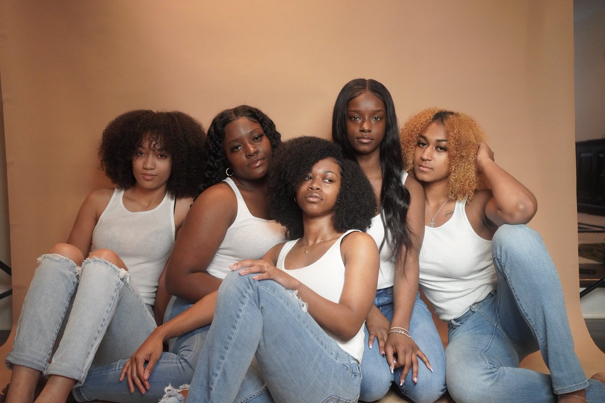 AnariPrice's tweet photo. s/o to my bestie and sisters for helping me bring this shoot to life. I couldn’t have executed this without y’all. The only way is up and y’all know y’all are coming with me 🤞🏽😮‍💨

📸: @Houseeofmadison 🐐 https://t.co/lvJHwsJG6z