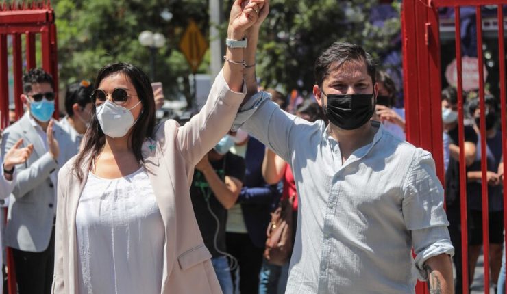 CNNChile's tweet photo. Gabriel Boric nombra a Izkia Siches como su nueva jefa de campaña https://t.co/RnEVc6FXff https://t.co/mESRyNpSYS