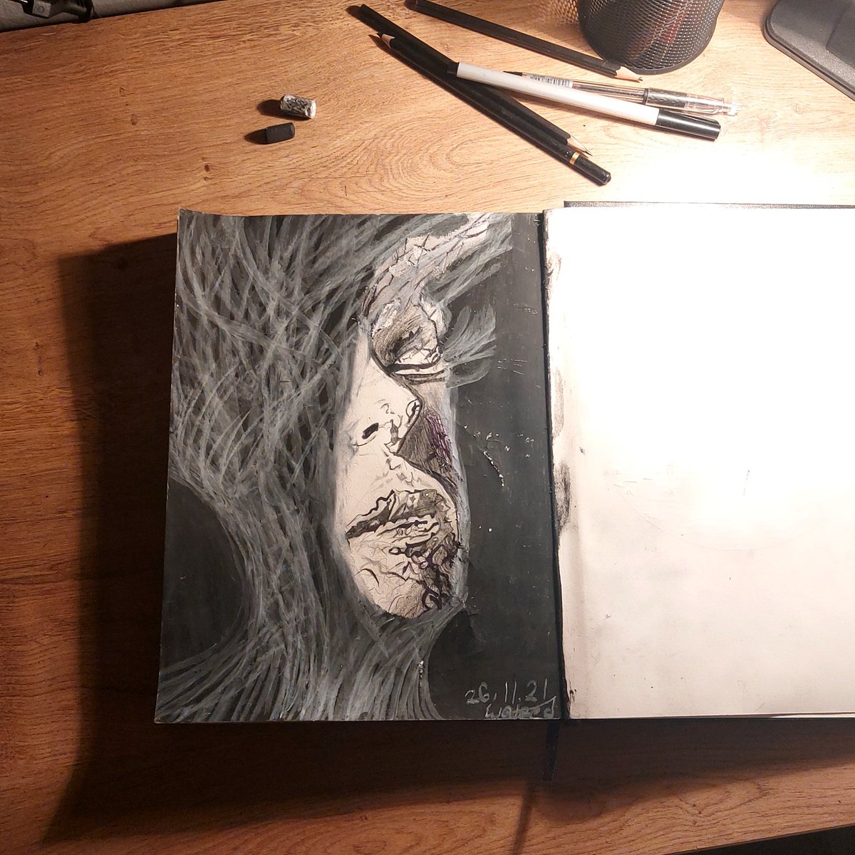 Waleed_nsralden's tweet photo. 26.11.21👨🎨
She was very strange, as if she came from another world, her hair was like the forest trees, her eyelashes were like thorns, and her lips were like the mysterious seashells.🌬
#pencilsketch #blackcolor #pendrawing #fantasyart #strangeart #mywriting #treewoman https://t.co/HBRSkUzbjJ