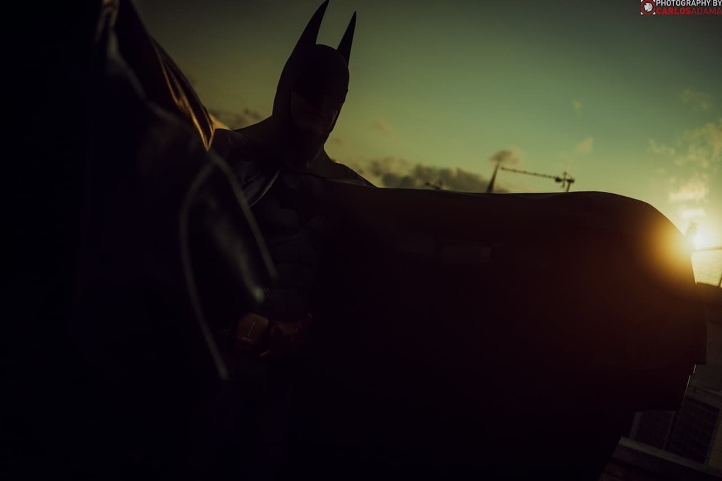 beast_awakens's tweet photo. I am in love and awe of this picture from our rooftop studio shoot a while ago, Carlos is a bonafide photographic genius! It looks straight out of a film or a game cutscene! 🙌🦇
Happy #FlappyFriday everyone!
.
Batman : @beast_awakens
📸 by @carlos_adam… https://t.co/kTWST011qv https://t.co/0xqeYZFPBd