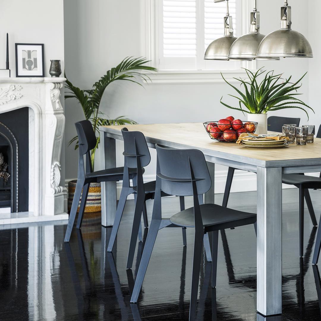 NuansDesign's tweet photo. Nothing is more inviting than a clean & crisp #diningroomdesign
Pictured: Stellar chairs by @tooudesign
#nuansdesign #moderninteriordesign #moderninteriordesigner #interiordesigner #restaurant #restaurantdesign #restaurantdesigner #modernrestaurant #restaurantseating https://t.co/FfmS8UhqH8