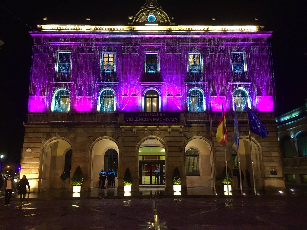 Molestandoamil's tweet photo. Esta es la ciudad de los míos. Todos en mi familia, excepto un servidor porque mi madre quiso tenerme en Barcelona, han nacido aquí. Siempre es una emoción absoluta volver y no es para menos.
#Xixon
#Asturias https://t.co/AhGDmngf7t