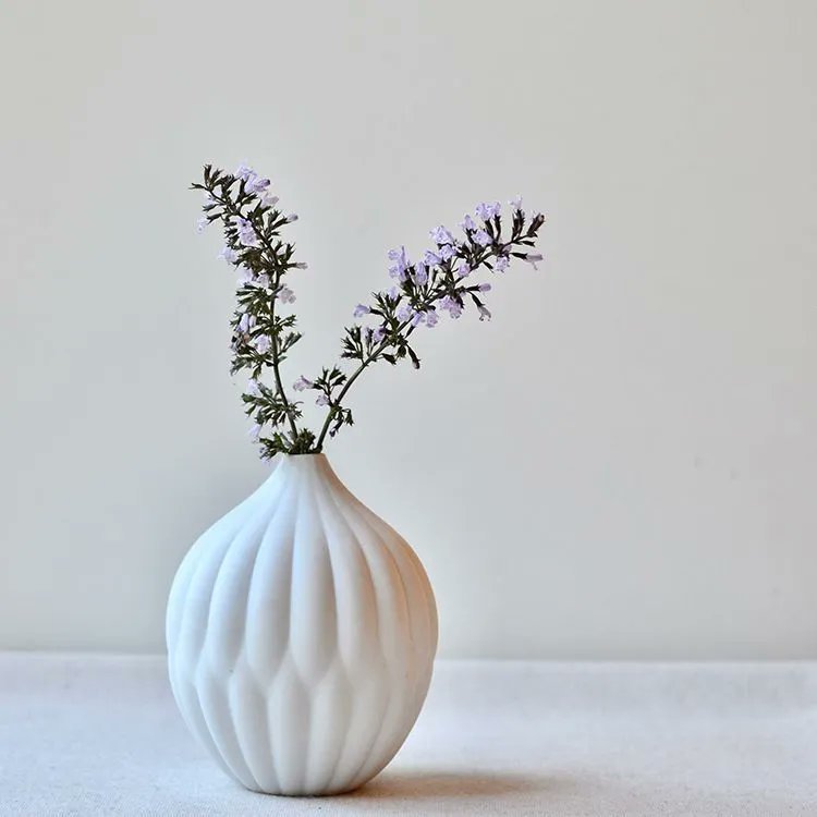 MaiaMing's tweet photo. Wild mint in a textured porcelain vase

#porcelain #handmade #handthrown #porcelainvase #contemporaryart #contemporaryceramics #craftsmanship #vase #vases #pattern #texture #patternedvase #texturedvase #texturedceramics #touch #tactile #whitevase #porcelainvase #budvase #wildmint https://t.co/BjJrZVL88w