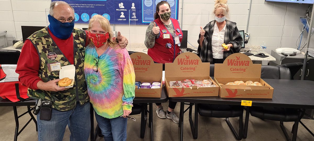DanB599's tweet photo. Great morning at Lowes 599.  WaWa breakfast for our opening and fufillment team.  Spreading some holiday cheer with hot chocolate and cinnamon rolls for our customers!!   @D899_RVA @BlueBoxR1 @BenitoKomadina #R1LowesBF https://t.co/6VAOQFvMdd