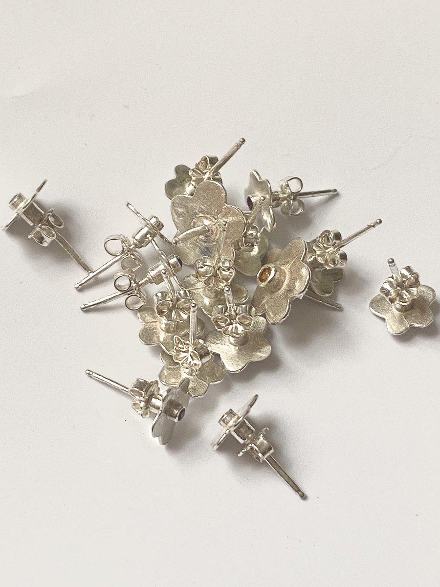 shanacave's tweet photo. stud earrings online 

https://t.co/bz4nnocK4w https://t.co/PmyawDfQFY