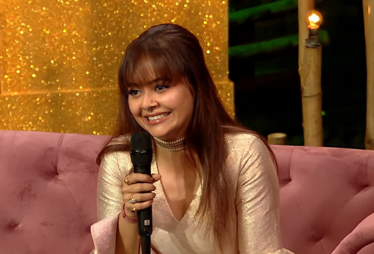 veerakunaparedy's tweet photo. And there she's 🧿❤️😇💥 @Devoleena_23 
#DevoleenaBhattacharjee is trending in Indian trends with almost 8,800+ tweets 
More power to youuuu @Devoleena_23 
#Devoleena #DevoleenaInBB15 @DevNaFC @OrmaxMedia https://t.co/OAlFp2ARKP