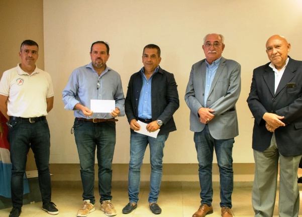 ABCDeporteSdE's tweet photo. #FederaciónProvincialdeFutbol

Ayuda económica a clubes https://t.co/iKewBEzEv3 https://t.co/mNgdzvaNuE