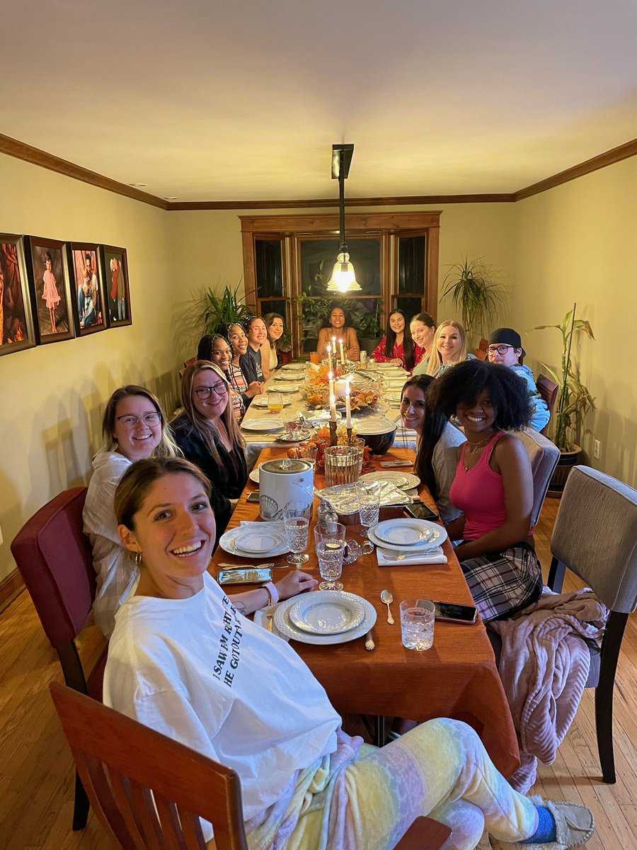 PhillyCheer's tweet photo. A successful PCE Friendsgiving 💚 https://t.co/vLfwj4Yjic