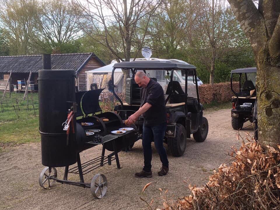 BusWhisky's tweet photo. Wat zouden jullie er van zeggen als we het Bus Whisky campingrestaurant deze winter in ere herstellen? Rondleiding whiskystokerij met avondvullend vier gangen diner in je camper of caravan + ontbijt. Doen? #campingrestaurant #lockdowndeal https://t.co/zNHXu7RlaC