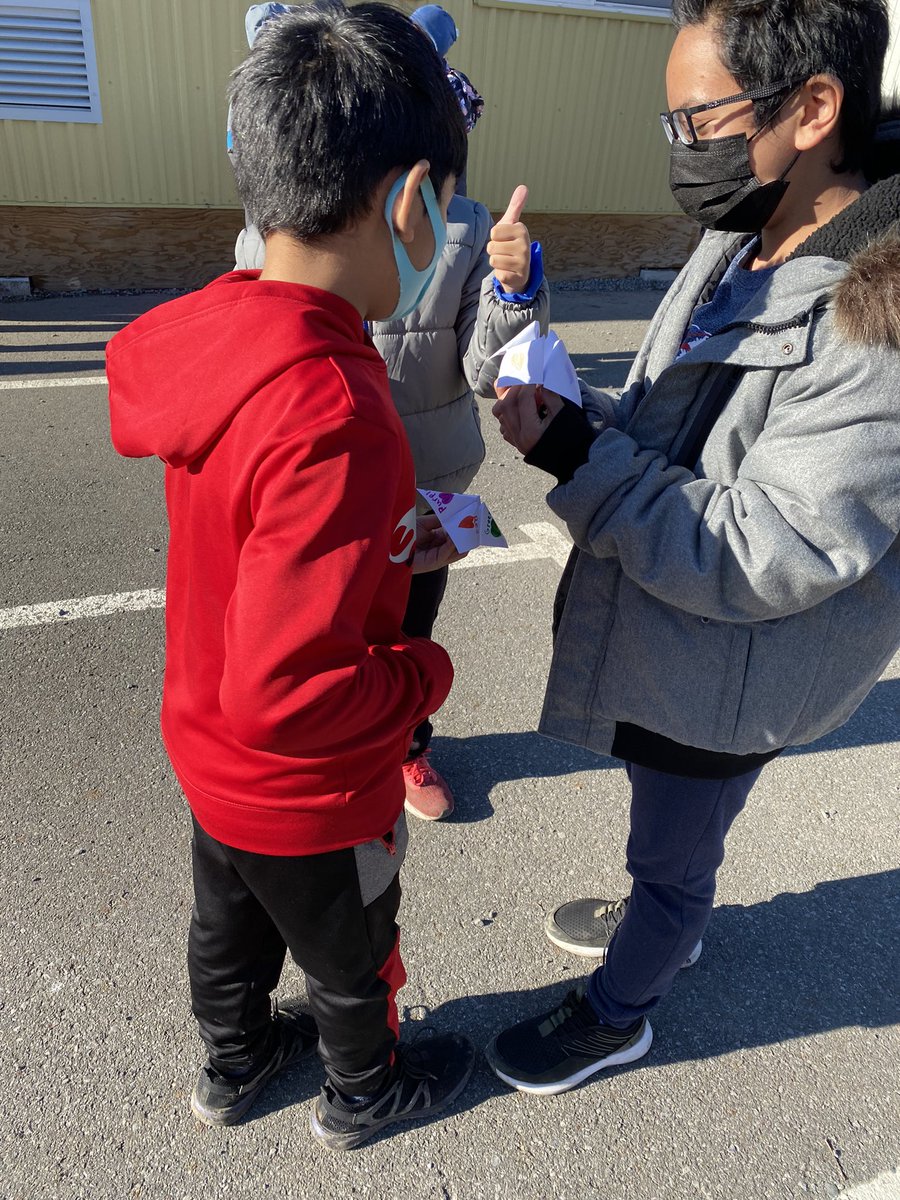 Msoshaughnessy1's tweet photo. We’ve had a great kindness week at @StRoseLimaOCSB. We talked about what kindness is and what it looks like. We made kindness catchers to give compliments and wore pink today to show our support in preventing bullying. #ocsbKindness https://t.co/gS5X89aG5W