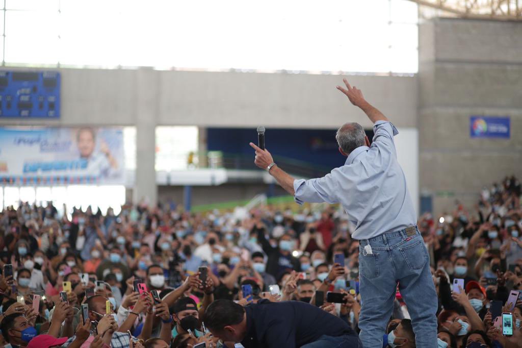 ¡Los más grandes y mejores organizados!
#PapiALaOrden y David Chávez se reunieron con nuestros miembros de Juntas Receptoras de Votos, para agradecerles y reconocerles su gran trabajo y decirles; ¡NO ESTÁN SOLOS, TIENEN AL PNH RESPALDÁNDOLOS! 
#PapiPresidente #LaFuerzaDeLaCapital