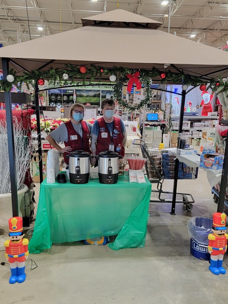 DanB599's tweet photo. Great morning at Lowes 599.  WaWa breakfast for our opening and fufillment team.  Spreading some holiday cheer with hot chocolate and cinnamon rolls for our customers!!   @D899_RVA @BlueBoxR1 @BenitoKomadina #R1LowesBF https://t.co/6VAOQFvMdd