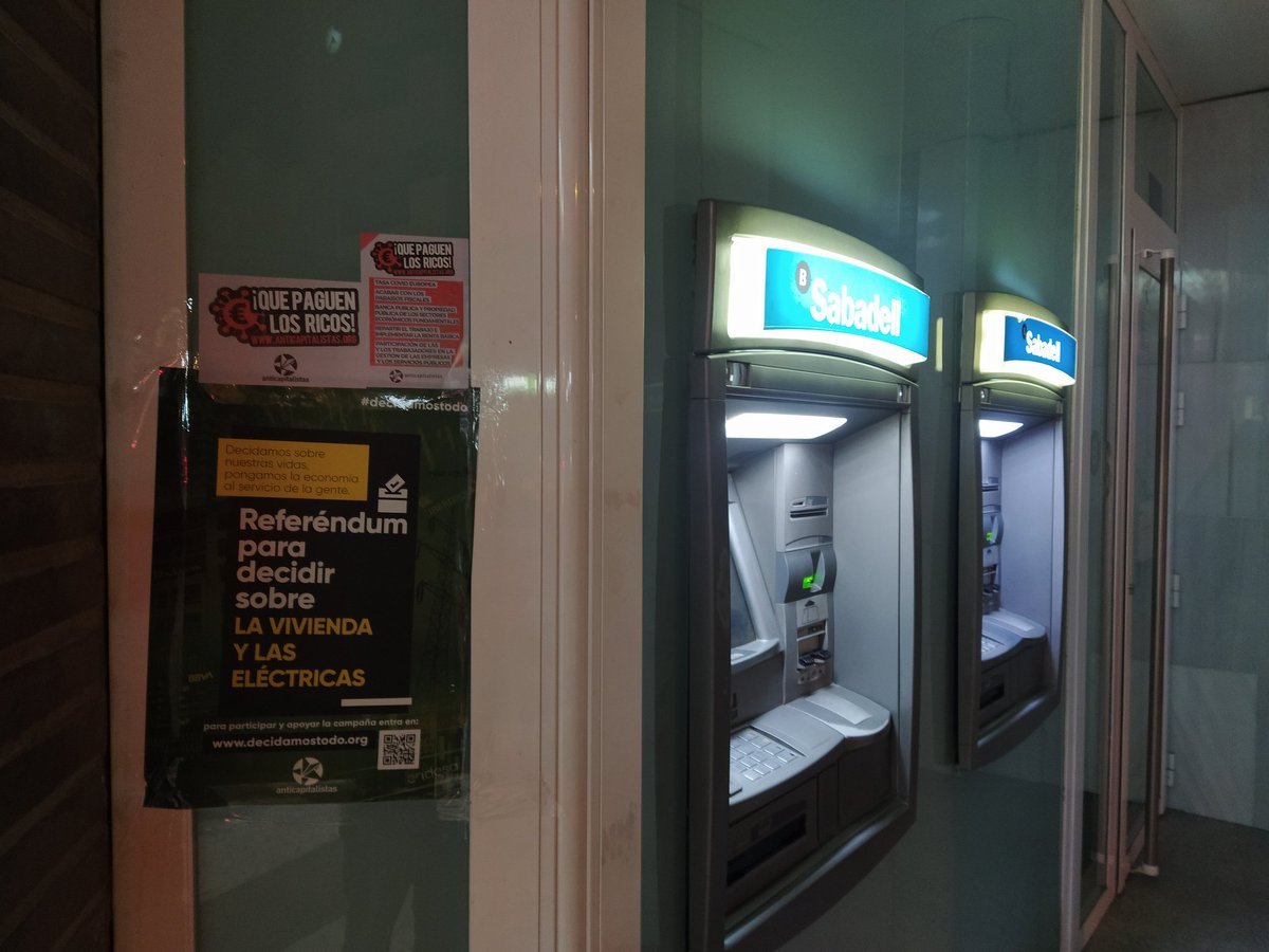AnticapiMurcia's tweet photo. Por un referéndum en donde decidamos sobre la vivienda y las eléctricas. #DecidamosTodo y que paguen los ricos. Los ricos son la única minoría peligrosa. https://t.co/nH6H40gtWI