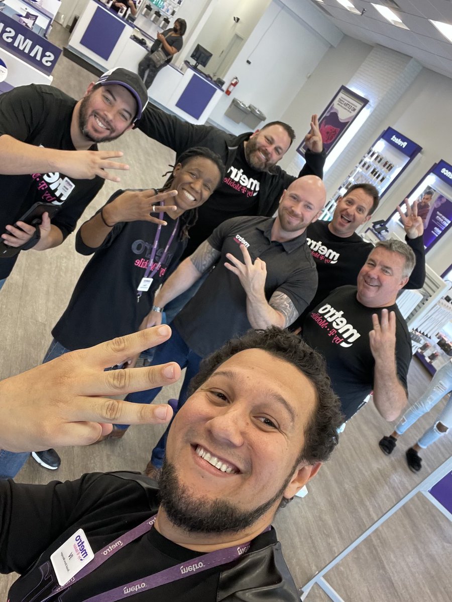 JV celebrating 3 year anniversary in busy ⁦<a href="/MetroByTMobile/">Metro by T-Mobile</a>⁩ Fowler FL store on BlackFriday. But don't you have to add the # 7 with TPR? Congrats!!