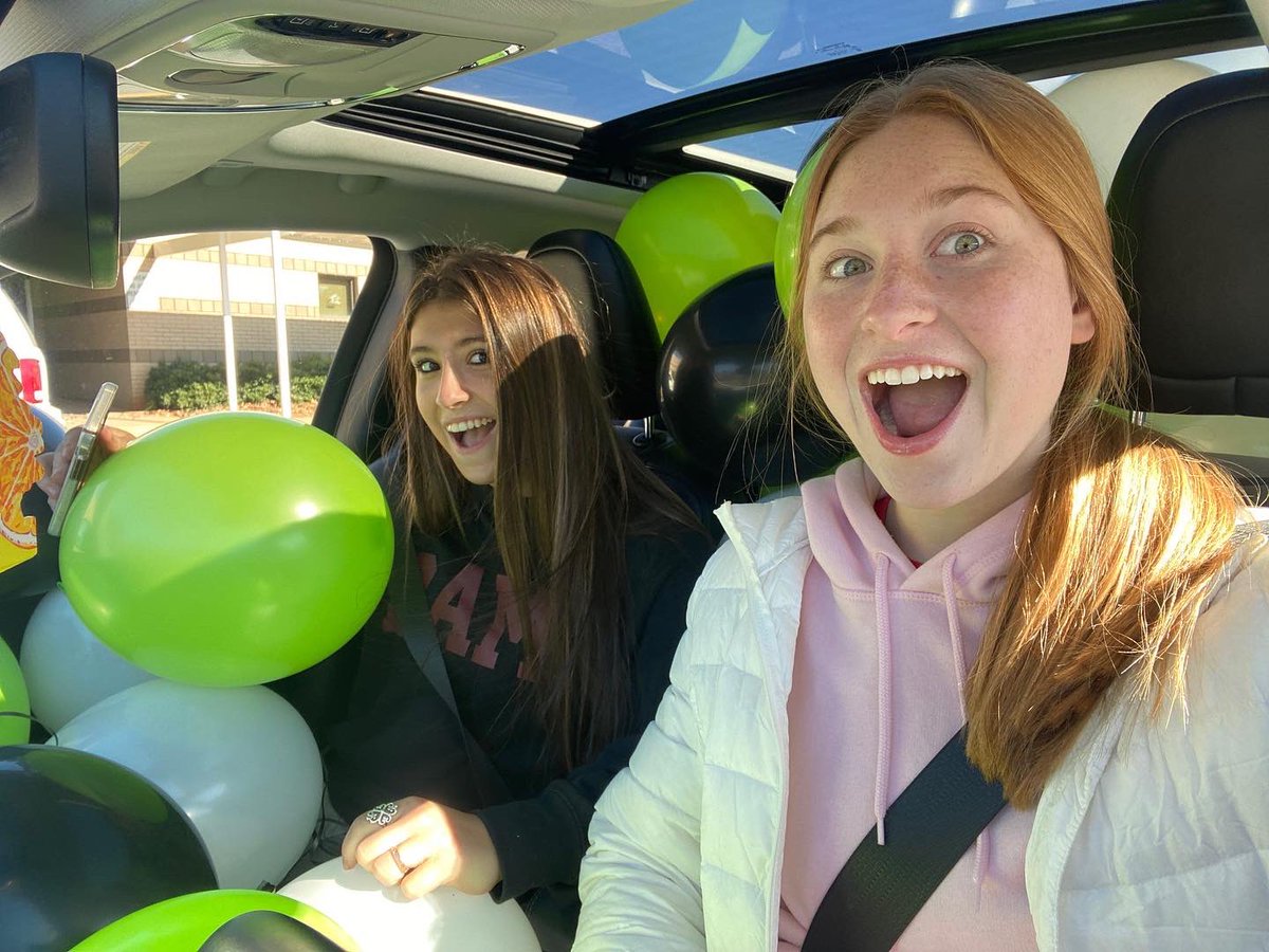 5 cheerleaders on a mission to get all 80 football players doors decorated!! We’re so proud of our team for making it to the third round of playoffs. And we are beyond excited to cheer you on tonight! 💚