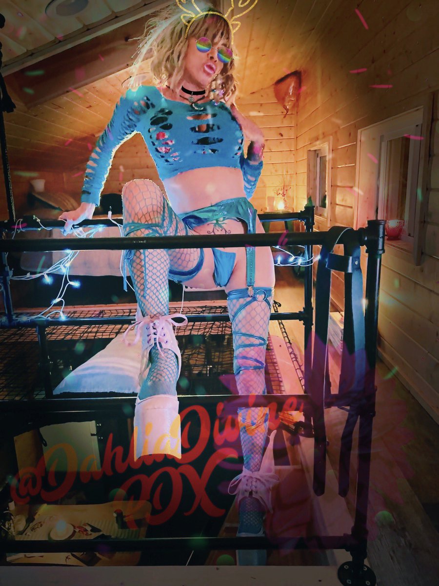 dahliadivinepdx's tweet photo. #Freeling #Frine this #FryYay yay!
I’m headed to the coast for 4 days. I’ll try to streak naked on the beach 🏖 in sub zero temps for you perverts. 🌊 🥶😆 https://t.co/H8RolYEkJo