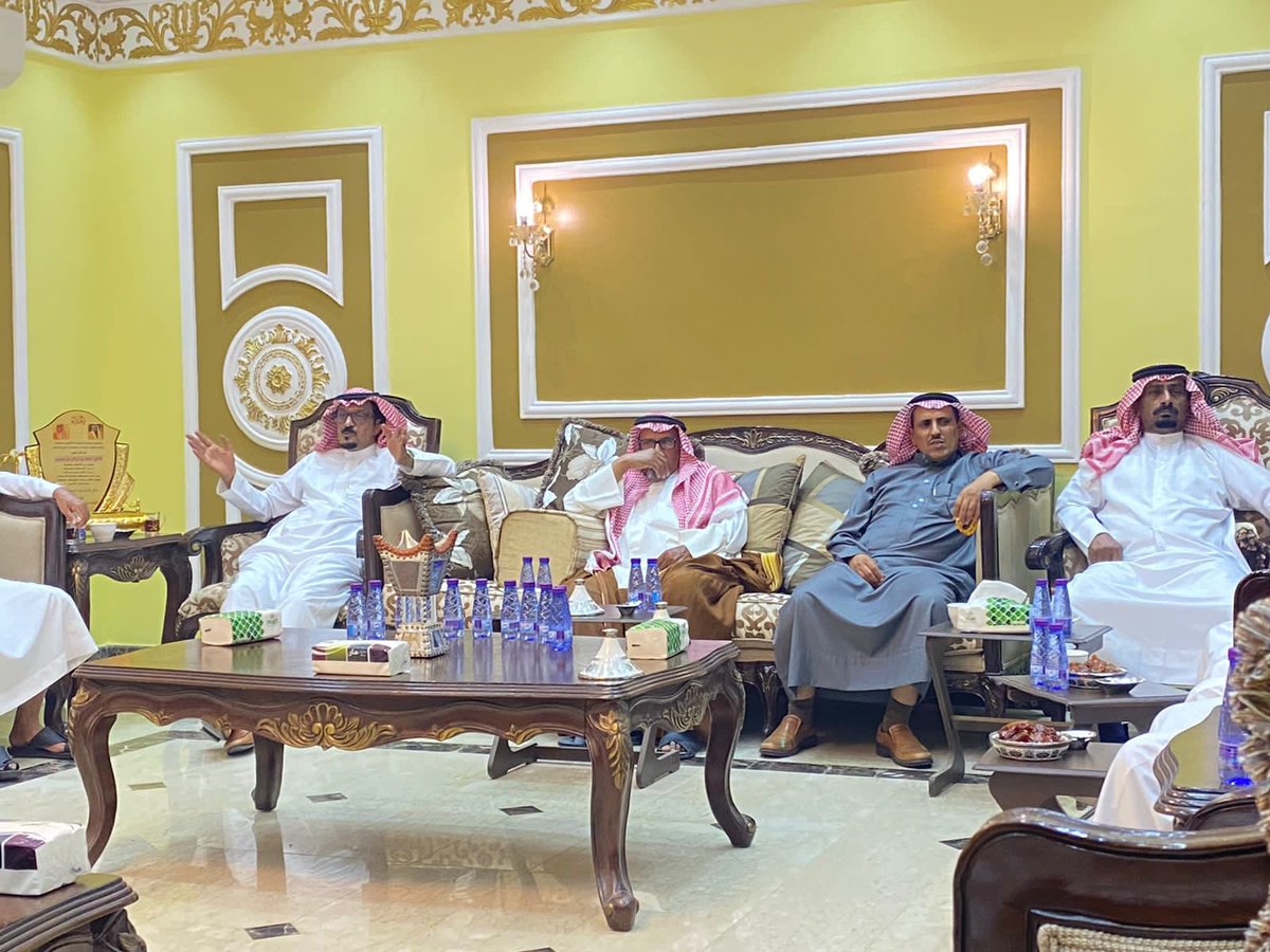 bin_sahoub's tweet photo. تشرفنا في هذه الليلة المباركة في منزلنا في حضور والد الجميع / شبيب بن سيف بن حضيرم الله يعطية الصحة والعافية ويطول في عمره كما شرفنا حضور جميع من حضر https://t.co/HjgIoPtDj1