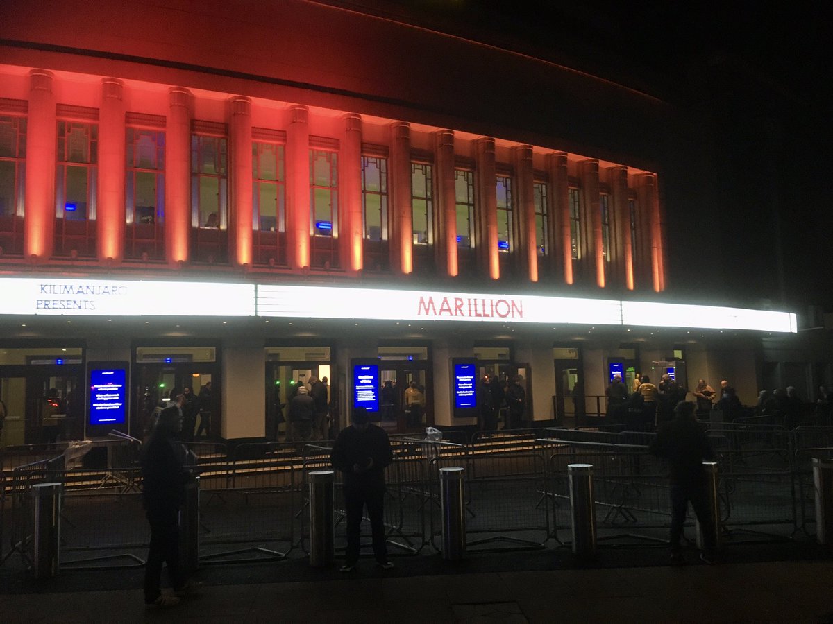 Despite tube strike we made it to <a href="/EventimApollo/">Eventim Apollo</a> for <a href="/MarillionOnline/">Marillion</a> <a href="/RoxLB/">Roxie Bonson</a> !!