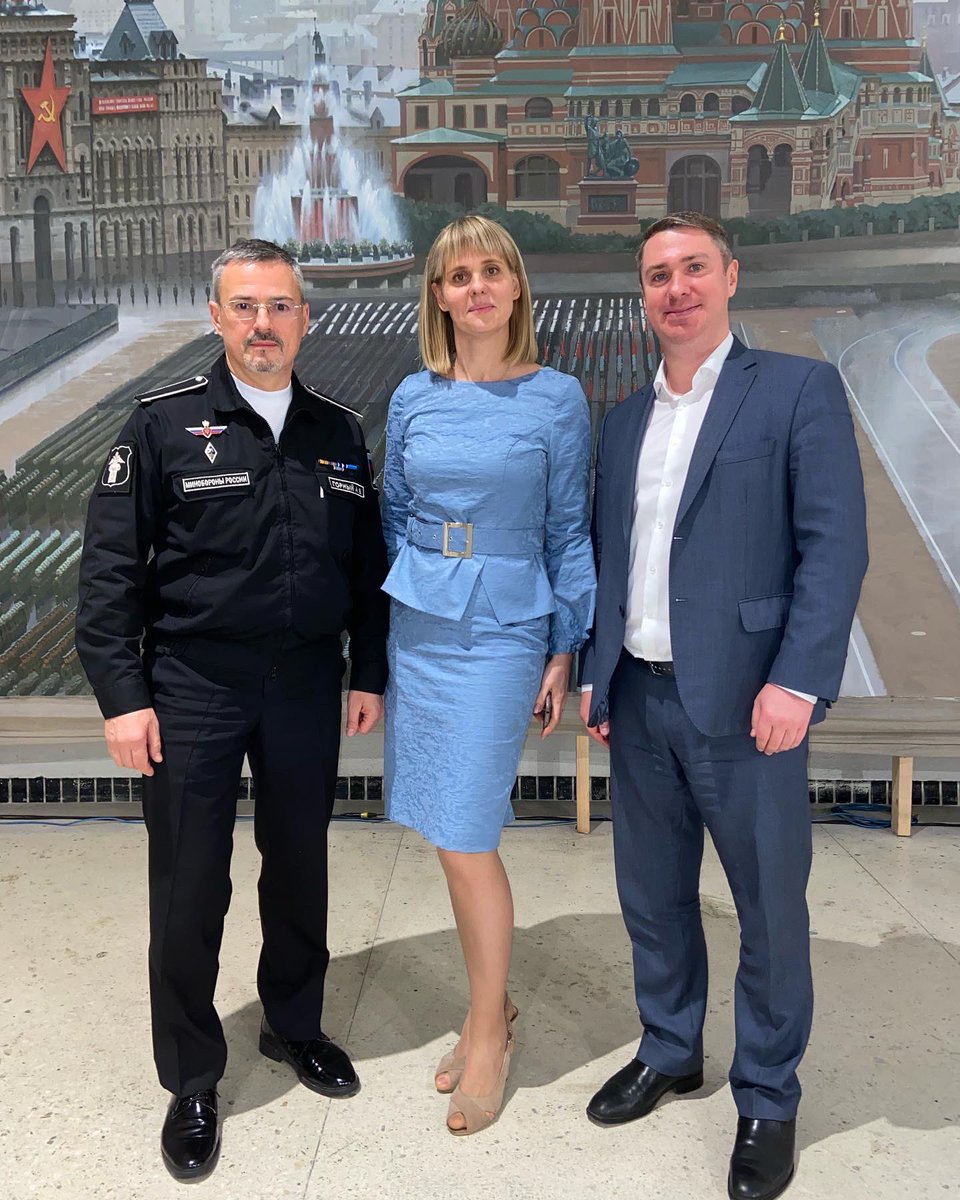 Сегодня посетил торжественное мероприятие по случаю 87-летия создания Студии военных художников имени М.Б. Грекова. От всей души поздравил сотрудников и вручил благодарности от управы Мещанского района. facebook.com/10000889263315…