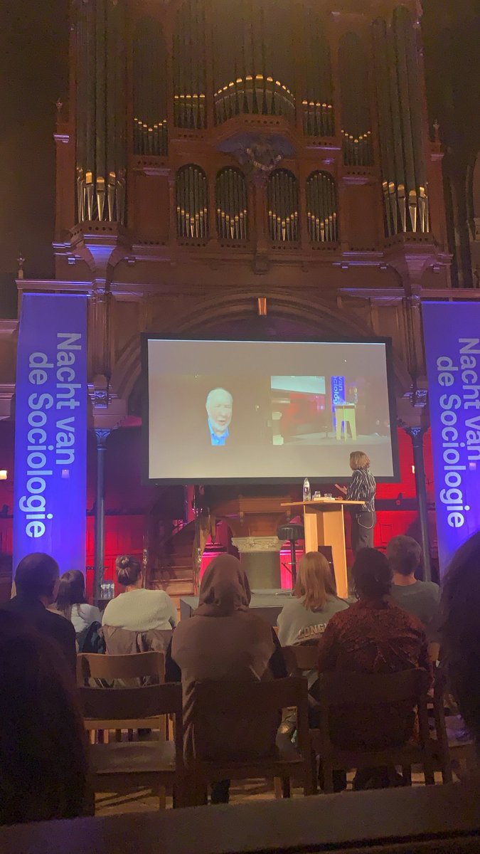 @nachtvandesociologie #robertputnam over “wij” en “ik” in de samenleving. <a href="/arminius/">Debatpodium Arminius</a> #bowlingalone