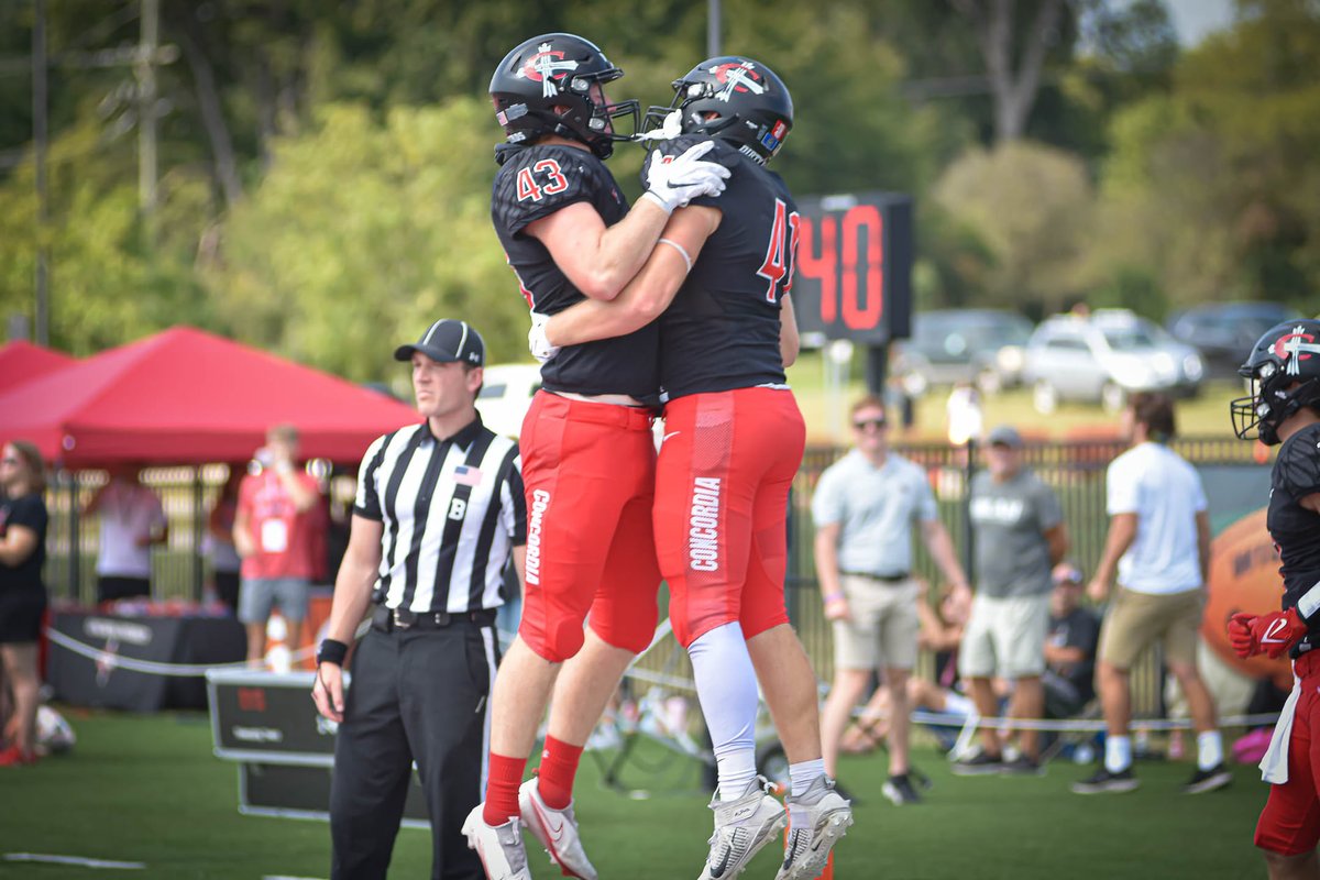 NAIA's tweet photo. 🏈| Only 8 teams remain in the chase for the Red Banner! 

FCS Quarterfinal Round contests are played campus sites around the country, hosted by the higher seed. 

Check out the preview here --> https://t.co/D9jranxZCm

#PlayNAIA #collegefootball #NAIAFootball https://t.co/LxhHI0C33J