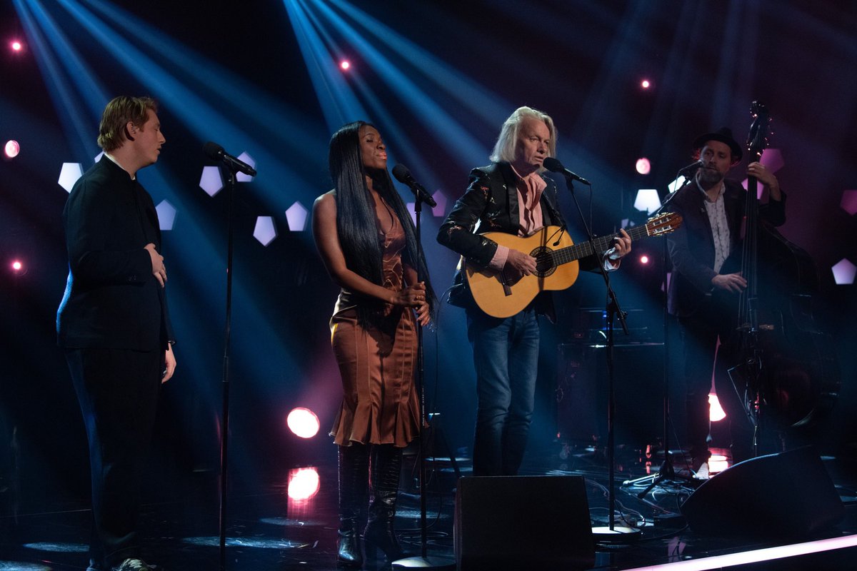 Bergensbanden på Lindmo ikveld. Gratulerer med søtti år til Jan Eggum.