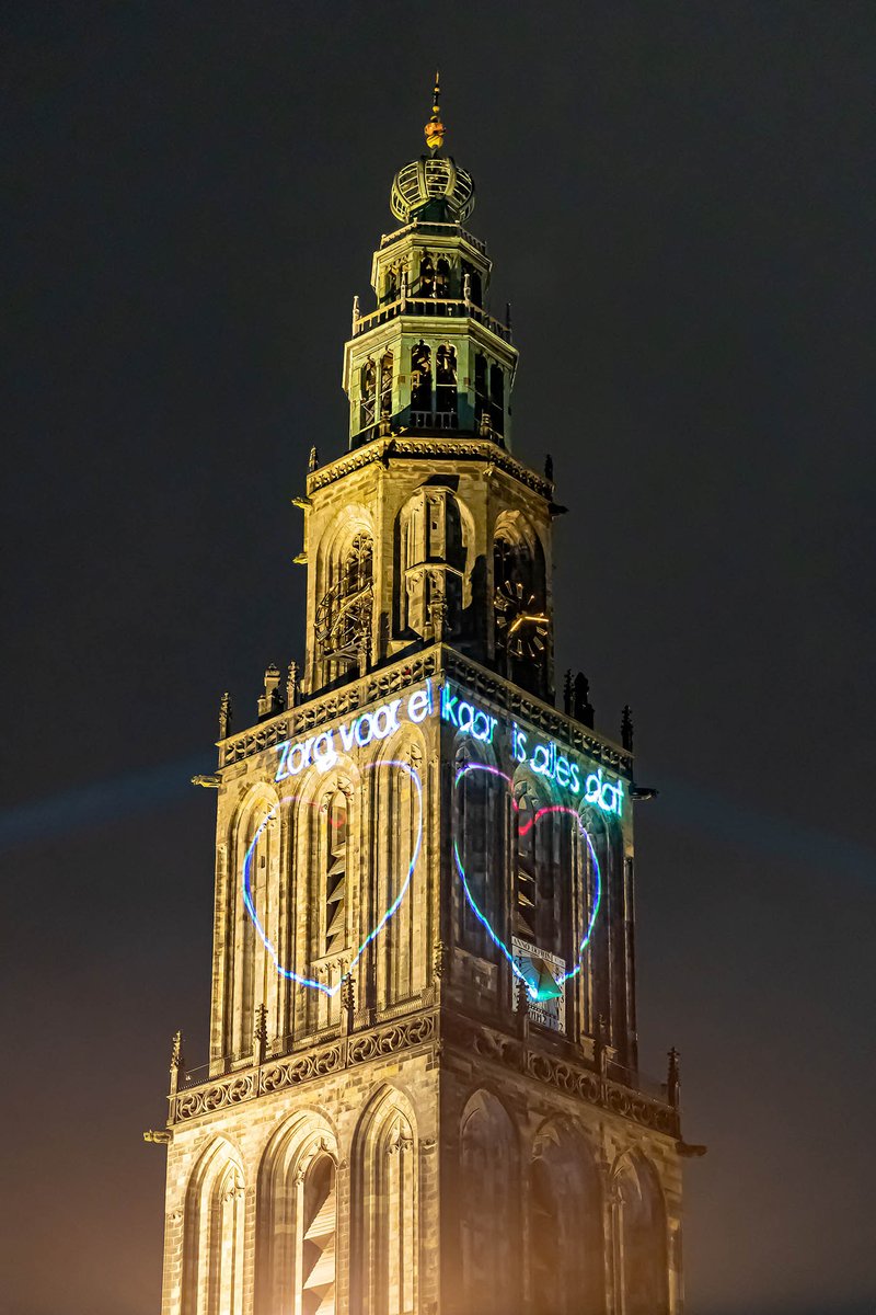Warme woorden van onze stadsdichter Myron Hamming op de Martinitoren: 

Zorg voor elkaar
Is alles dat we nodig hebben
M.

#kopdrveur #voorelkaar