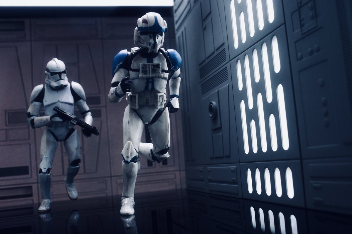 Mr_Storm_Davis's tweet photo. *Alarm klaxon* “Battle stations! Separatist ships approaching, all pilots to their fighters” #ClonePilotHawk #TheCloneWars #StarWars #StarWarsTheBlackSeries #ToyPhotography #MrStormtrooperDavis https://t.co/znRzPklMaF