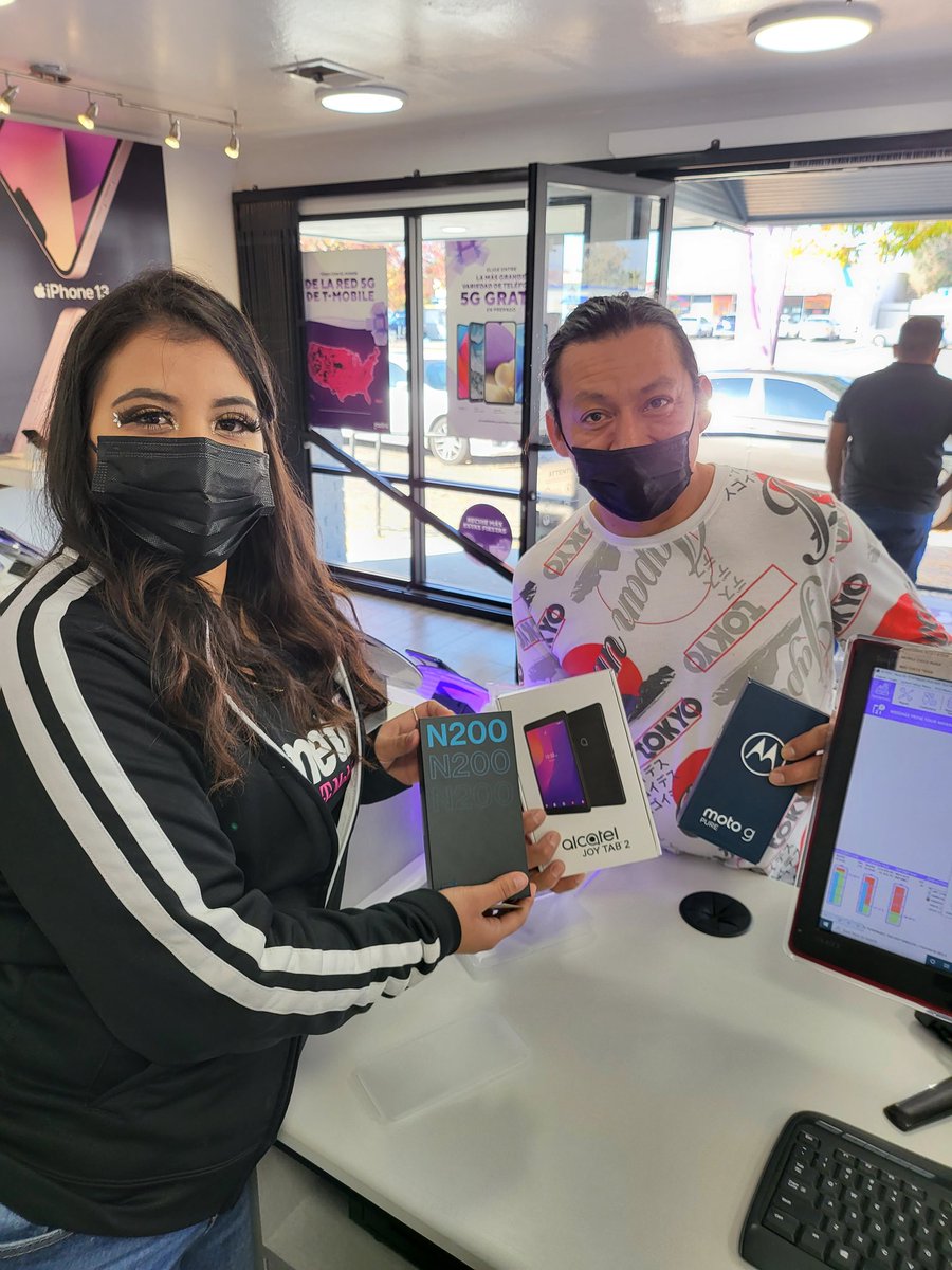 Let the games begin! Off to a good start and pushing to hit our goals here at Top Story Wireless- San Jose!  #BundledLife #WeAreNW @JamesLeeWC <a href="/kharen_g/">Kharen G</a>
