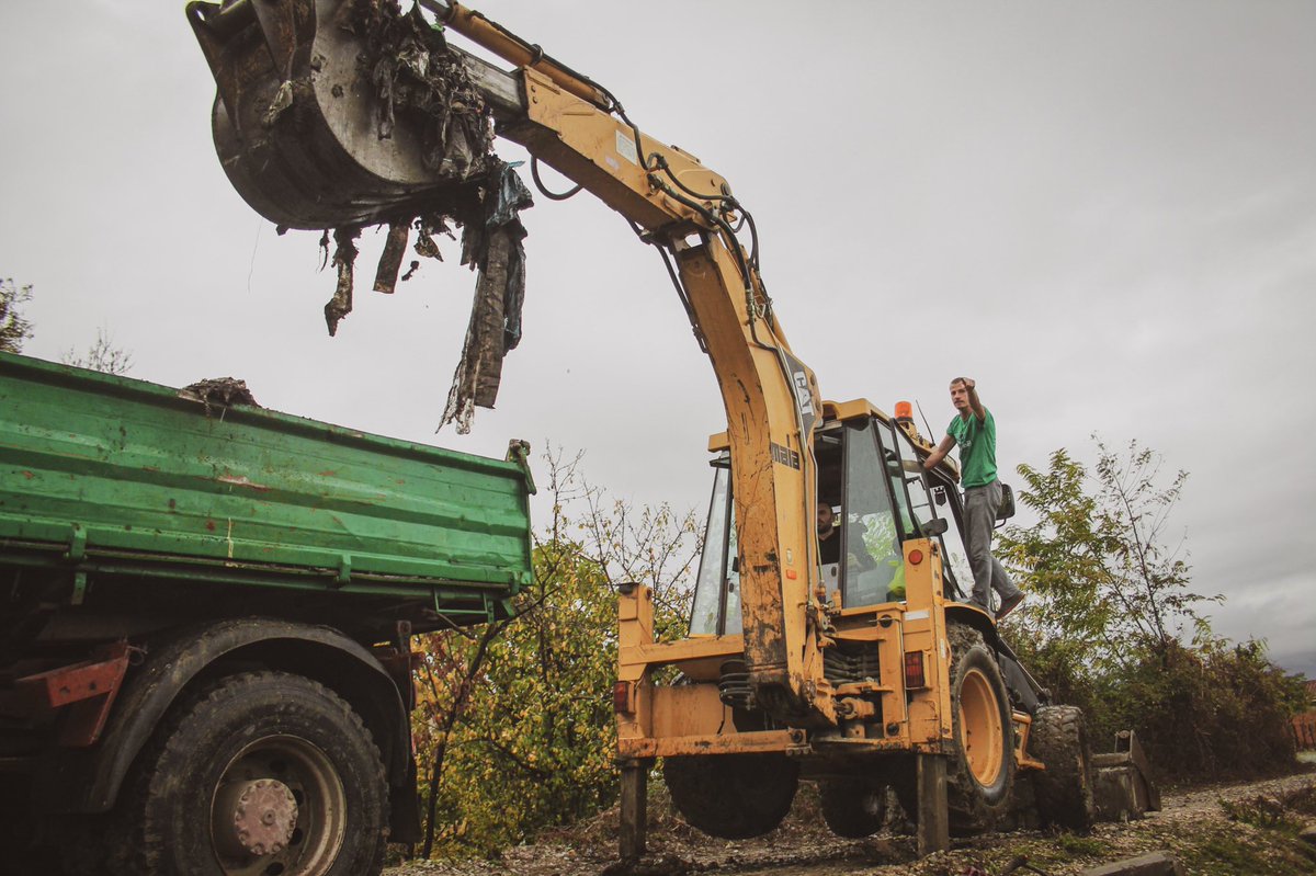 erionveliaj's tweet photo. ♻️ “Ta Pastrojmë Shqipërinë”❗️

Atdhetar është ai që mban vendin e tij pastër! 👍🏻 #ShqipëriEPastër💚 https://t.co/S2EePFgsbh